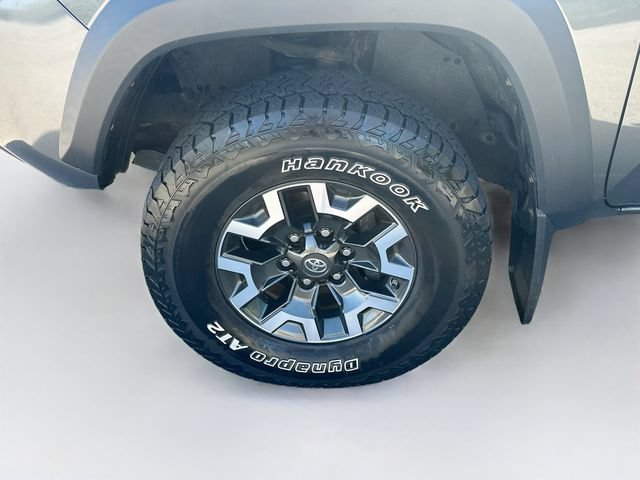 Used 2017 Toyota Tacoma TRD Off-Road w/ Premium & Technology Package AWD/4WD image 31