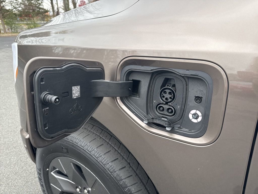 Used 2022 Ford F150 Lightning Lariat image 72