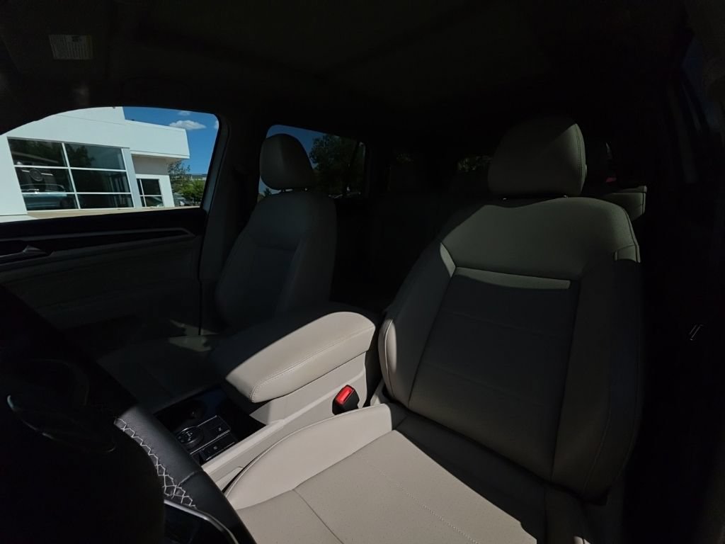 Used 2023 Volkswagen Atlas SE w/ Panoramic Sunroof Package AWD/4WD image 12
