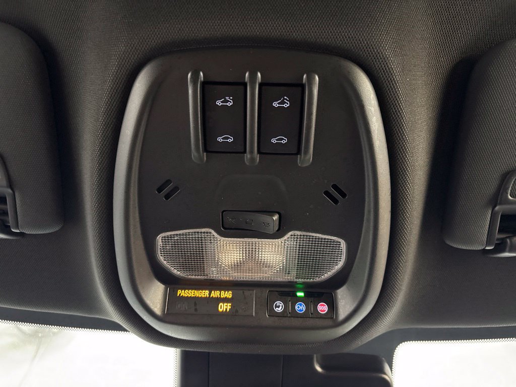 Used 2025 Chevrolet Trax RS w/ Sunroof Package FWD image 26