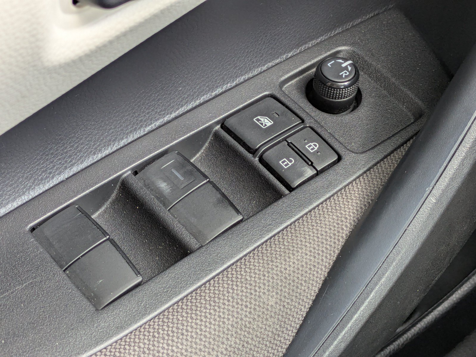 Used 2022 Toyota Corolla LE FWD image 16