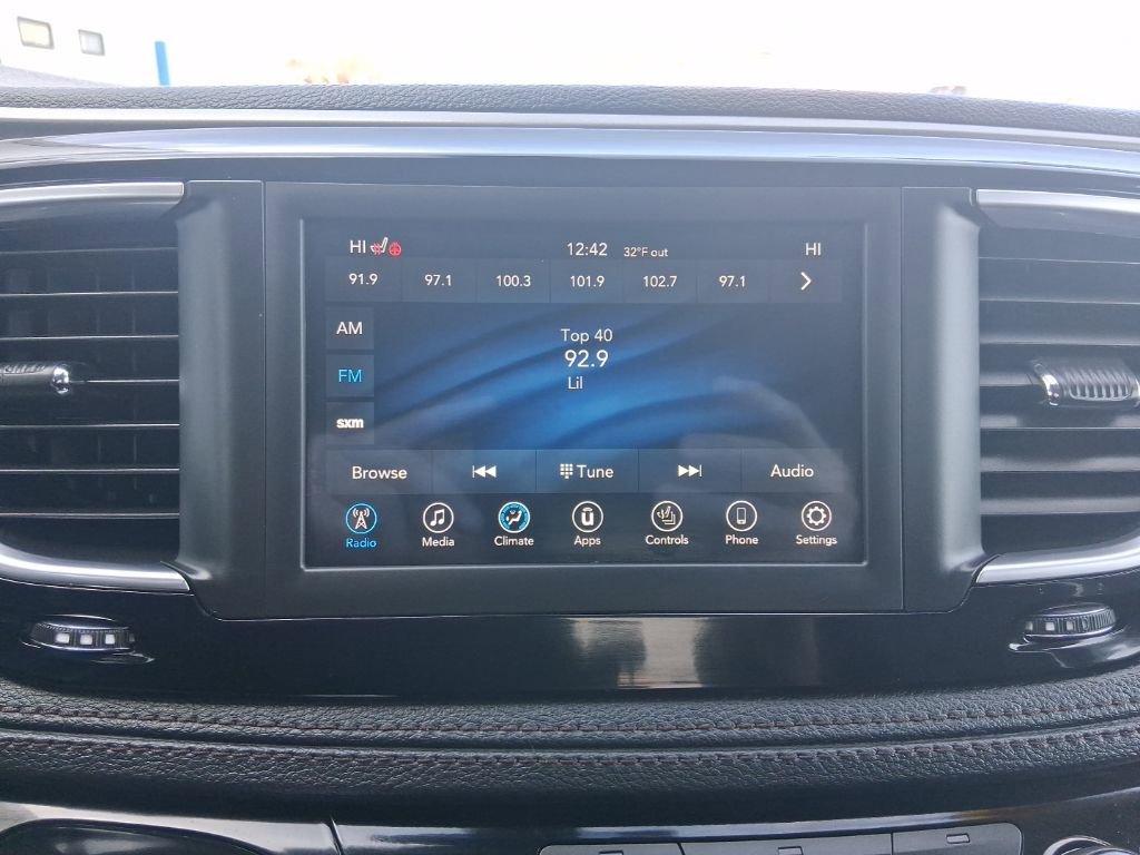 Used 2020 Chrysler Pacifica Touring-L FWD image 26