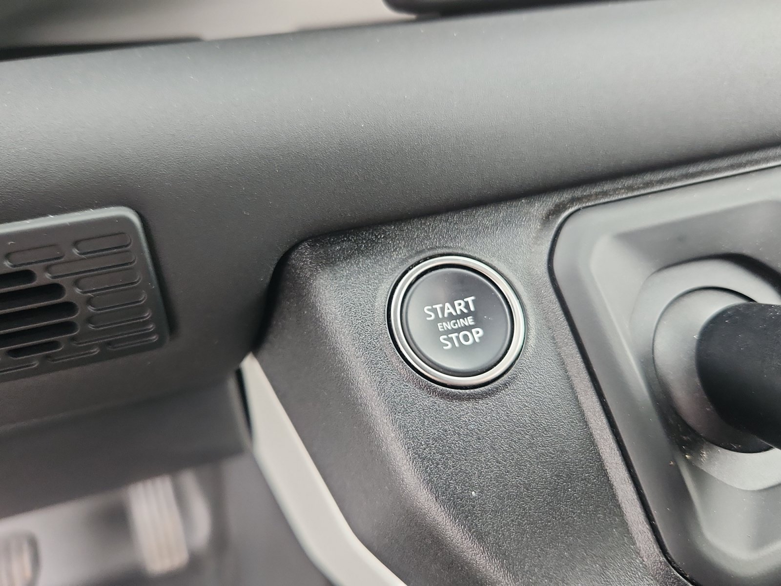 Used 2024 Land Rover Defender 90 X-Dynamic SE AWD/4WD image 30