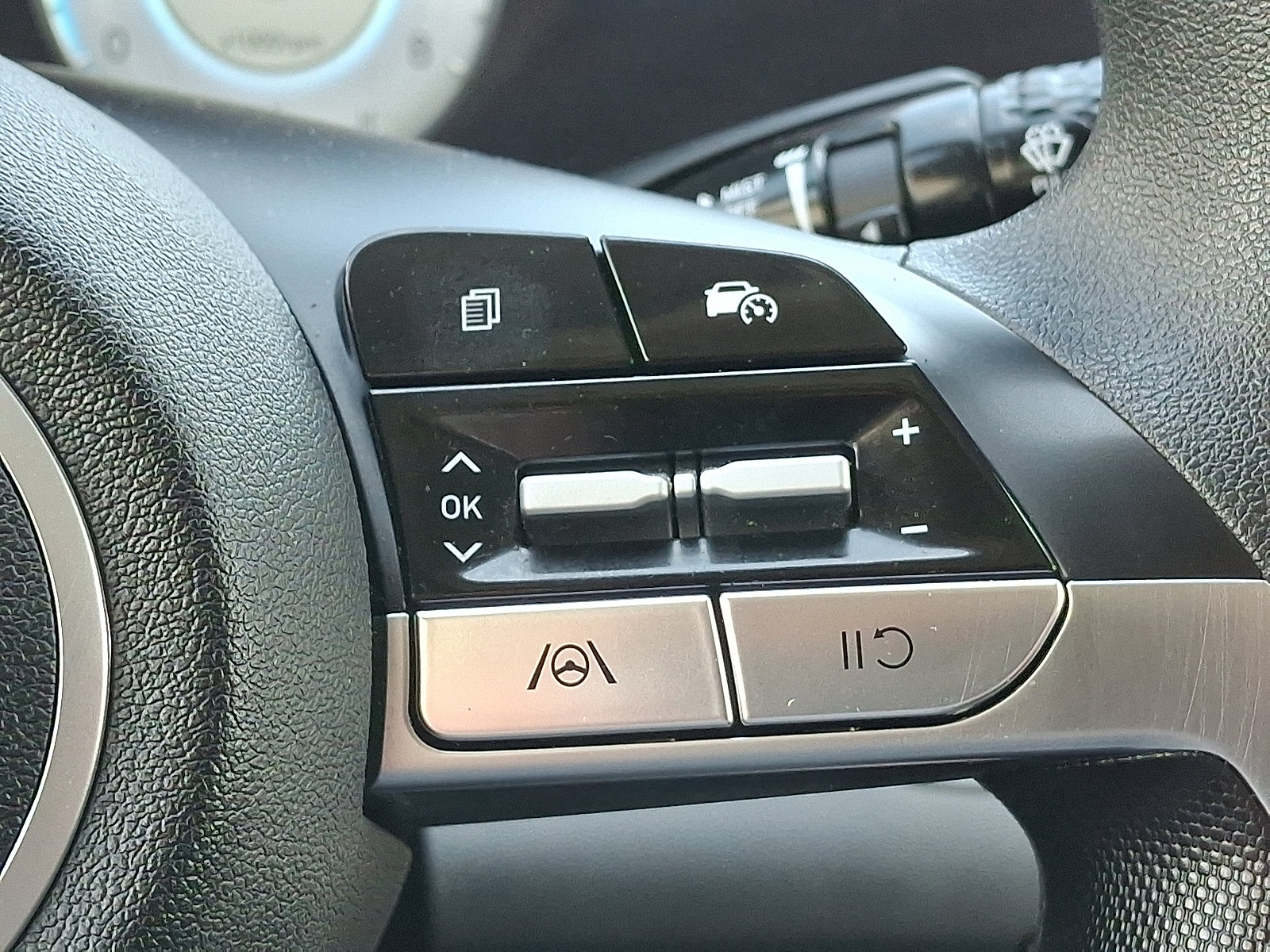 Used 2024 Hyundai Elantra SEL FWD image 24