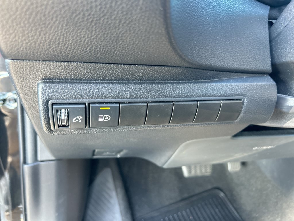 Used 2022 Toyota Corolla LE FWD image 13