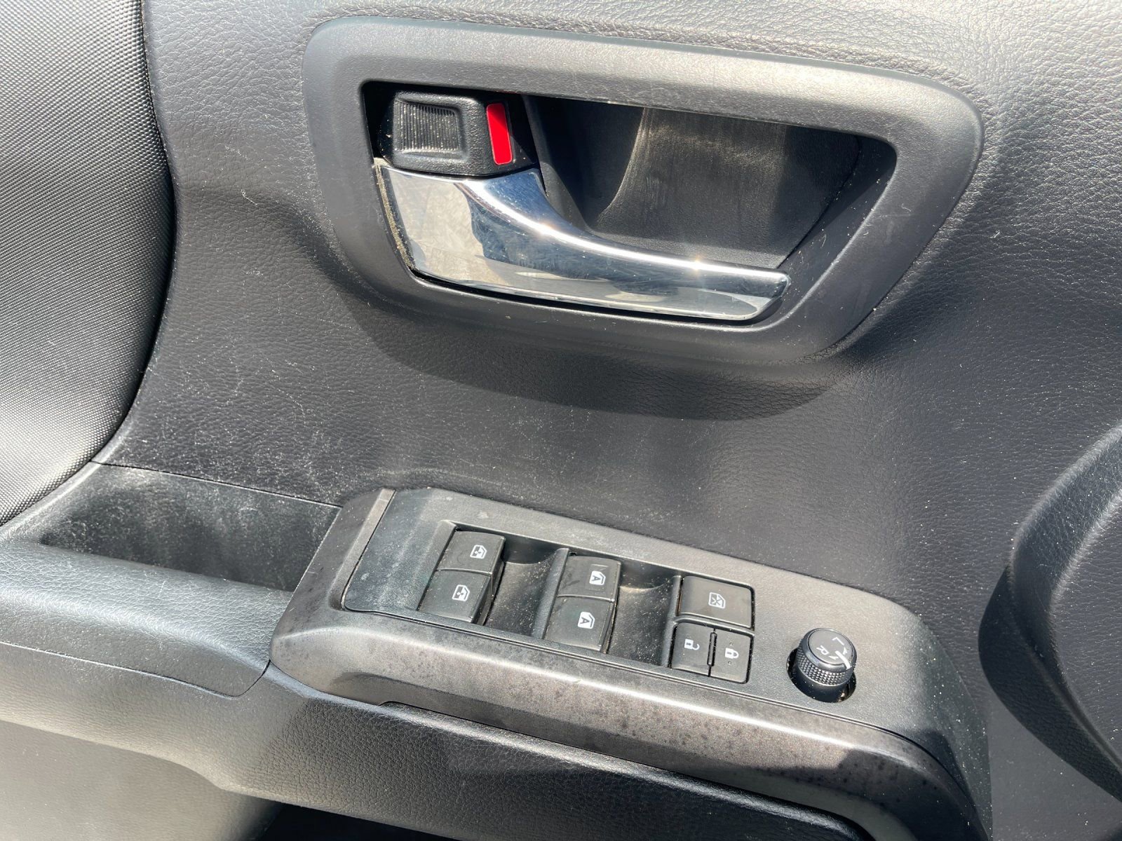 Used 2021 Toyota Tacoma TRD Off-Road w/ Technology Package AWD/4WD image 13