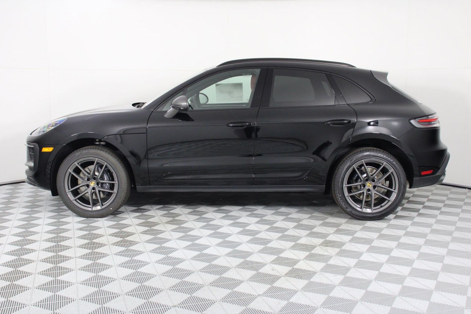 New 2026 Porsche Macan Turbo AWD/4WD image 2