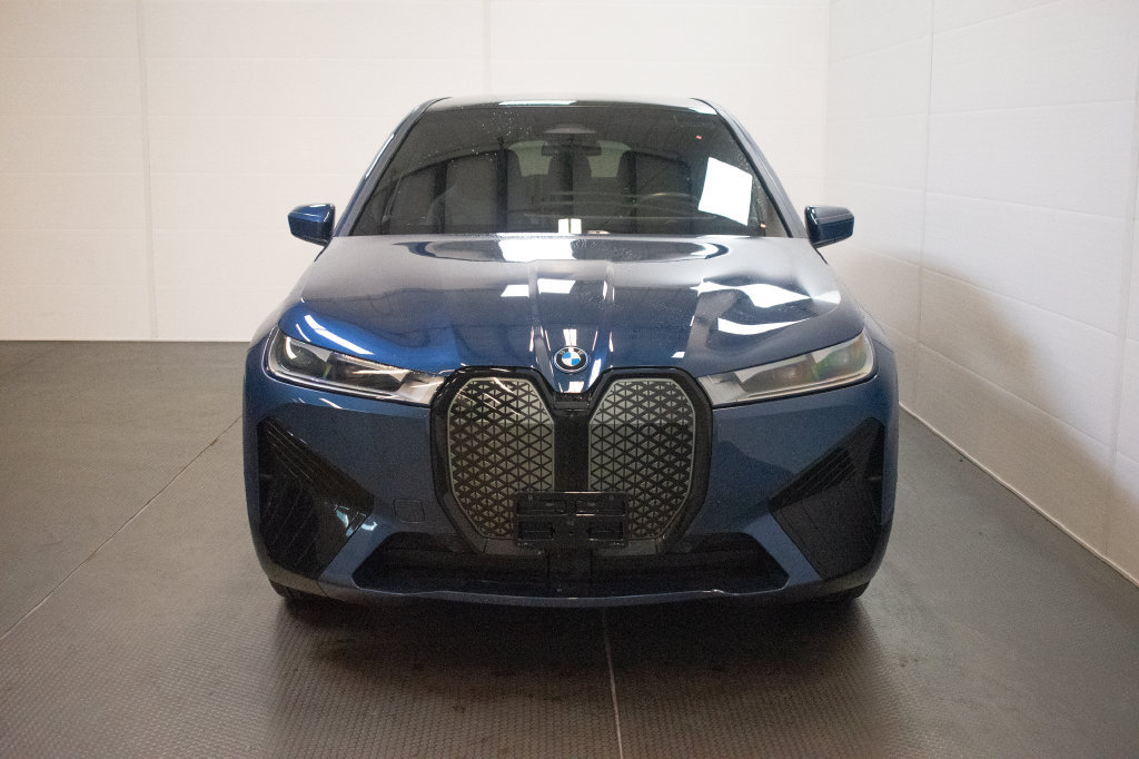 Used 2024 BMW iX xDrive50 w/ Premium Package AWD/4WD image 2