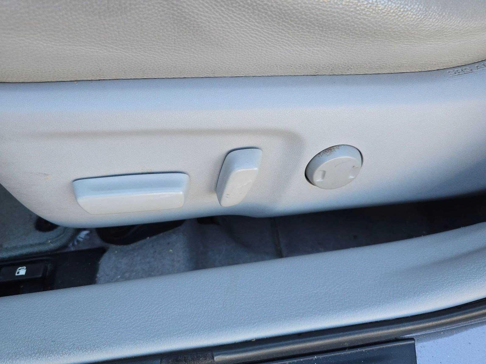 Used 2015 Toyota Camry LE image 10