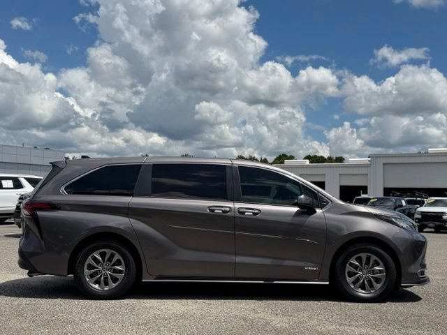 Used 2021 Toyota Sienna XLE AWD/4WD image 7