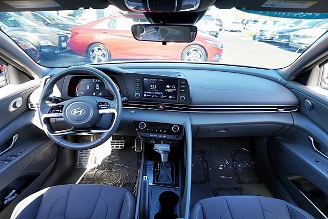 Used 2025 Hyundai Elantra Sport FWD image 17