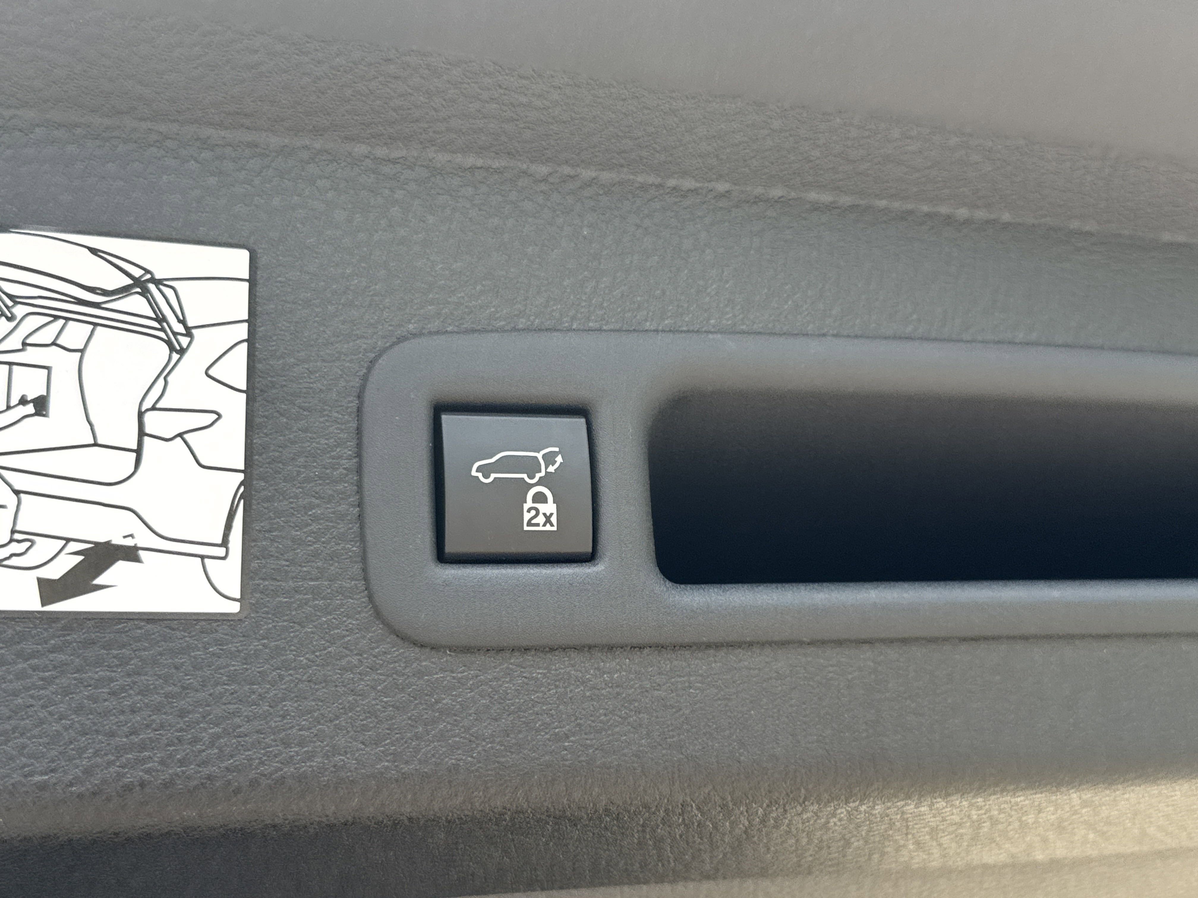 Used 2024 Toyota Sienna XSE w/ XSE Plus Package image 19