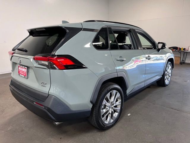 Used 2021 Toyota RAV4 XLE Premium image 3