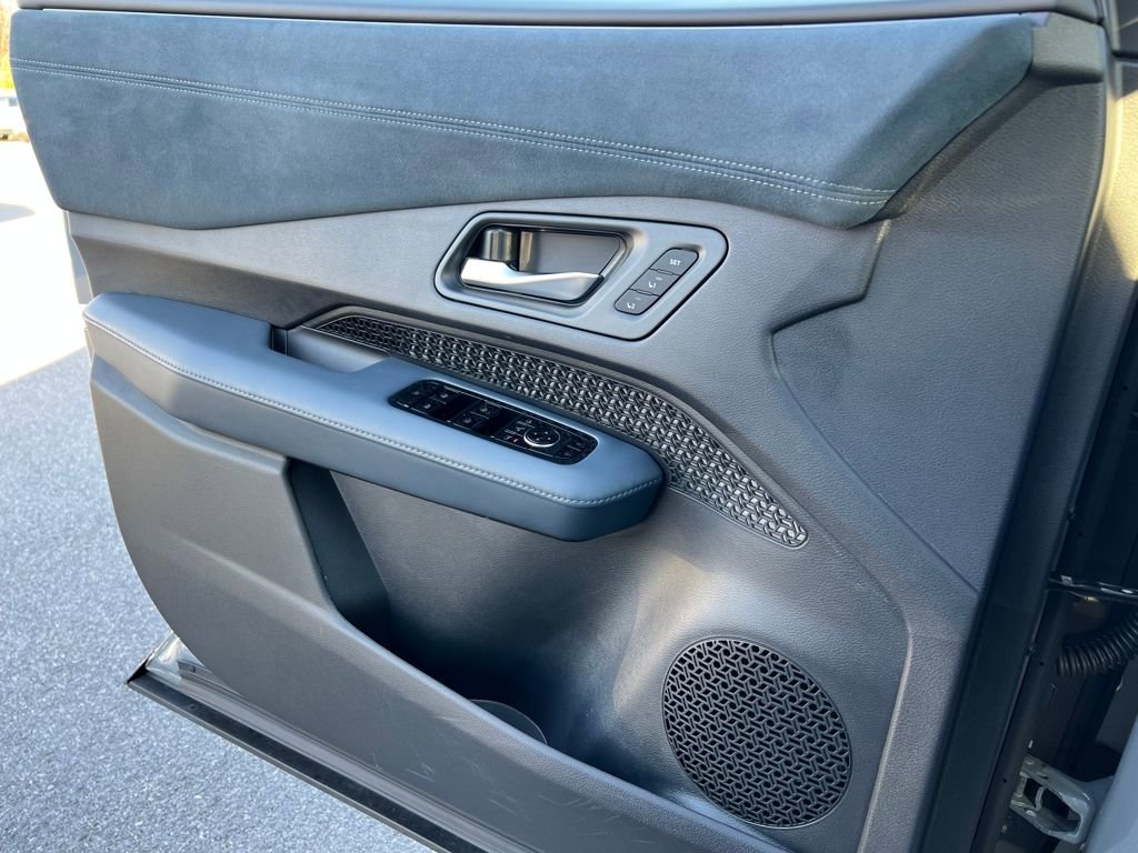 Used 2023 Nissan Ariya image 18