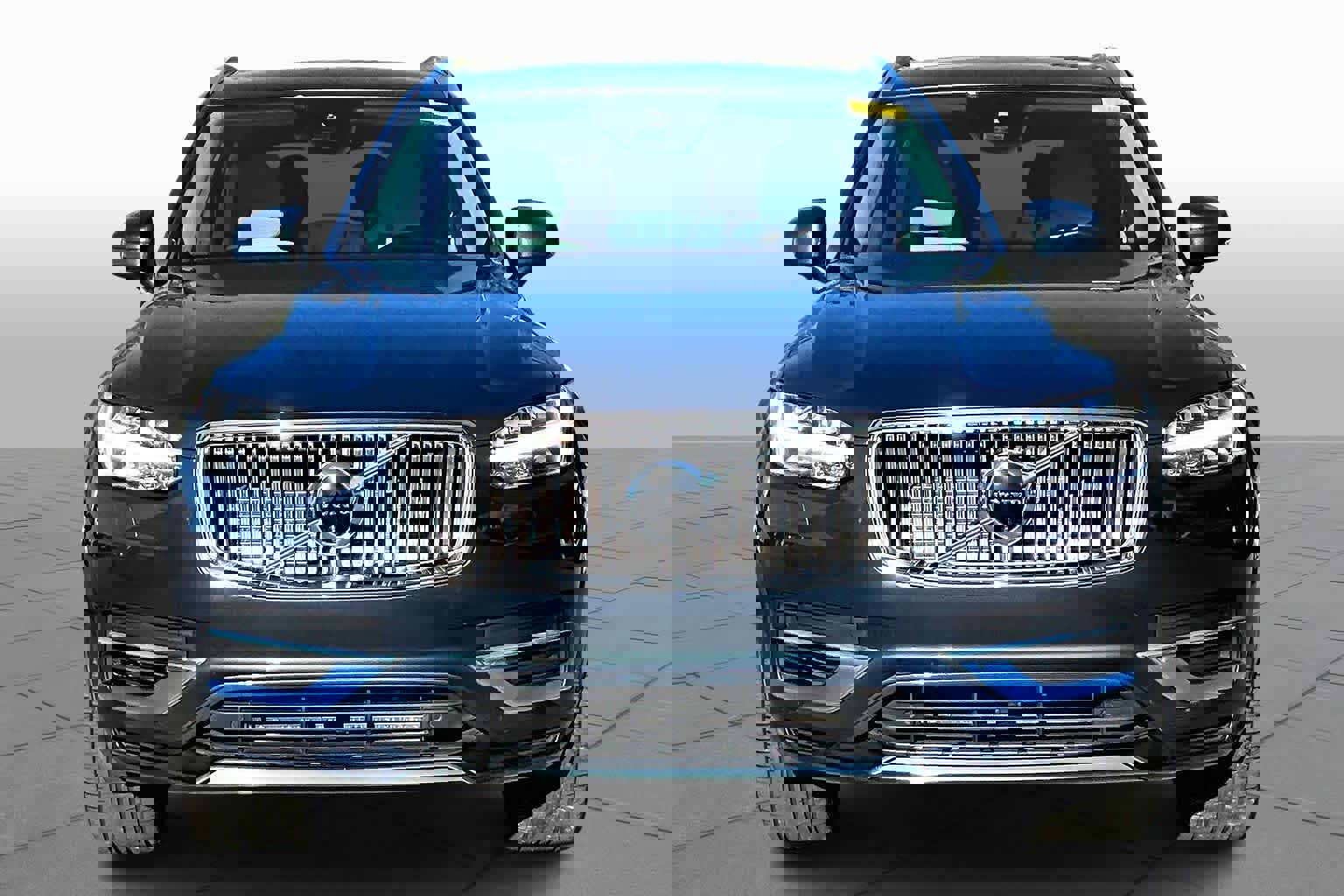 Used 2021 Volvo XC90 T8 Inscription w/ Lounge Package image 3