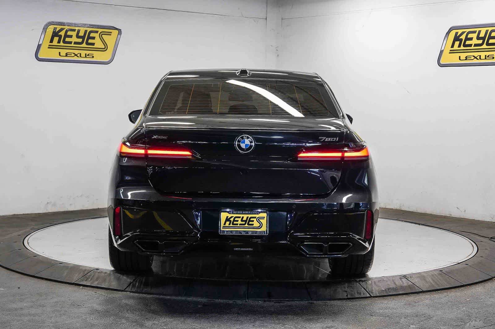 Used 2024 BMW 760i xDrive w/ Premium Package 2 AWD/4WD image 3