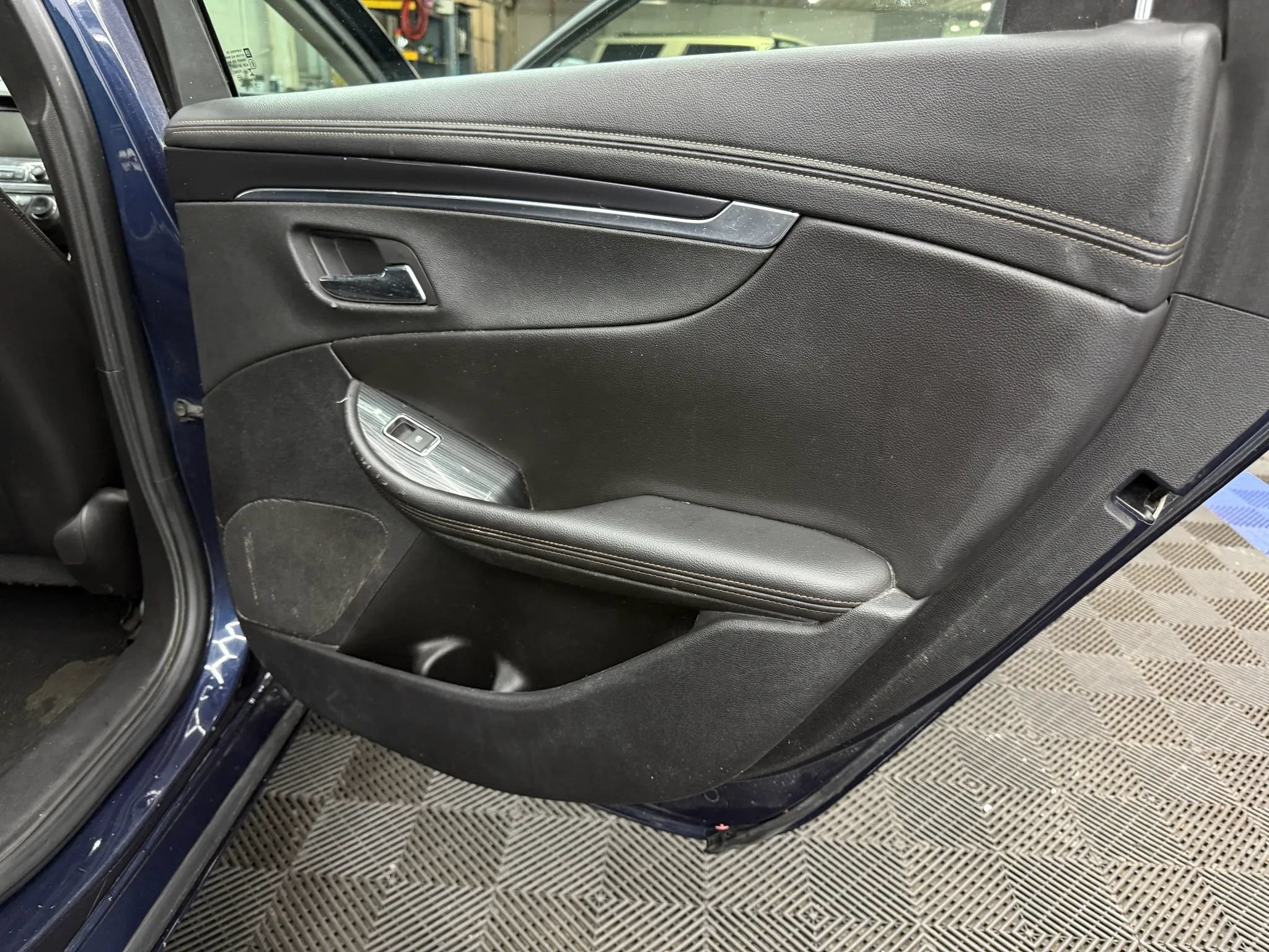 Used 2017 Chevrolet Impala LT FWD image 8