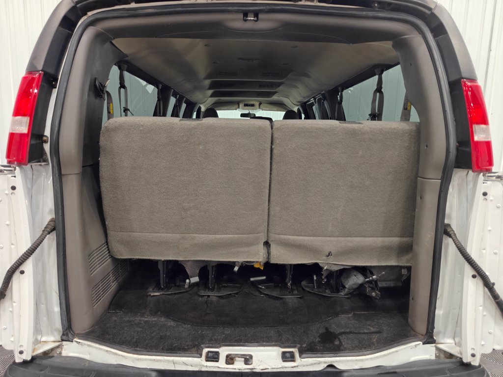Used 2019 Chevrolet Express 3500 LS RWD image 32