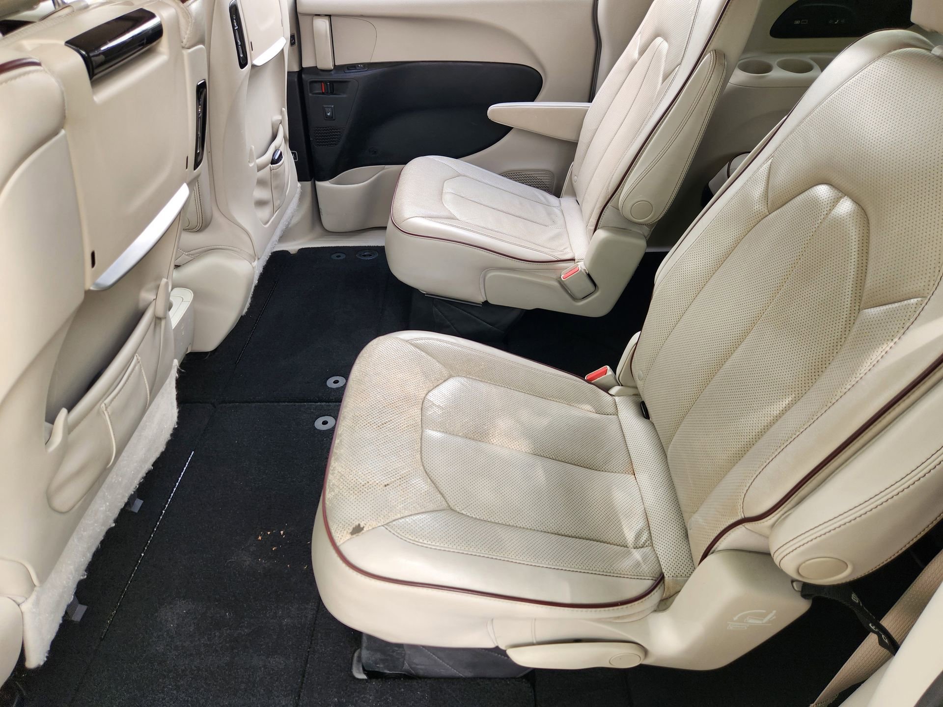 Used 2019 Chrysler Pacifica Limited w/ Tire & Wheel Group image 29