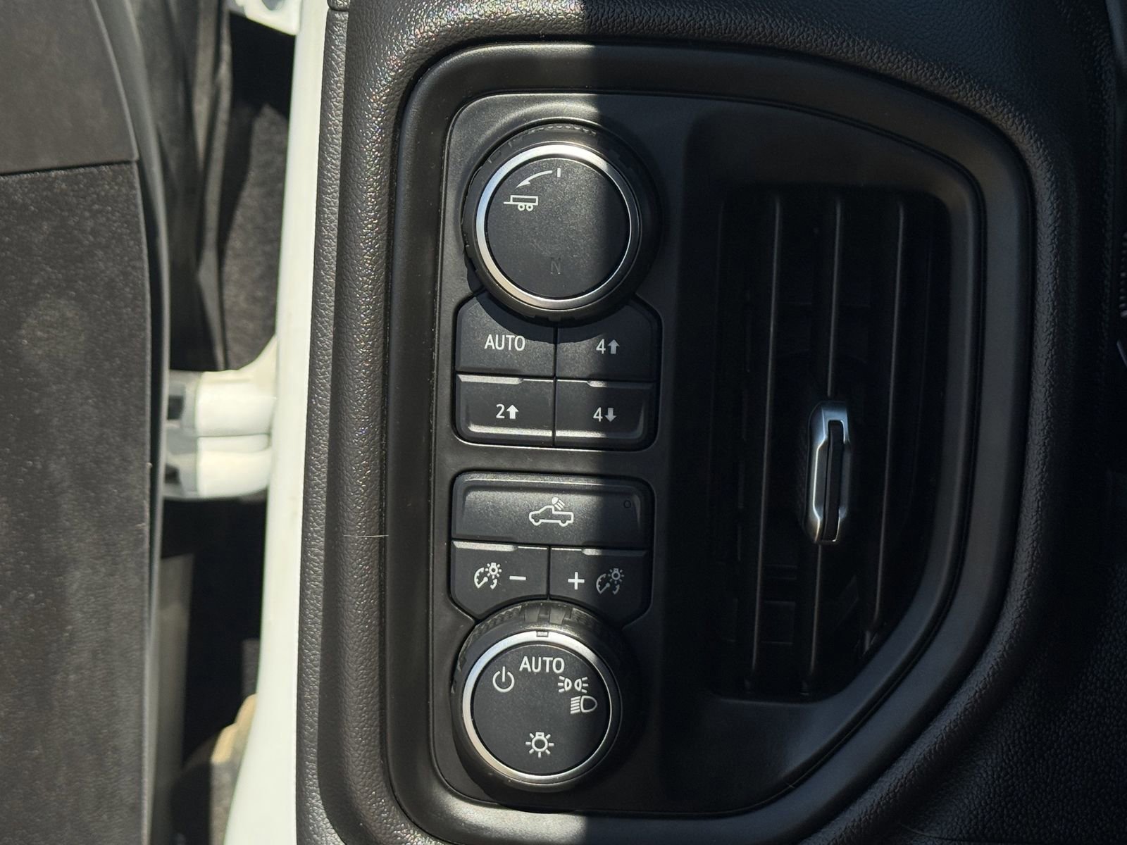 Used 2020 Chevrolet Silverado 1500 Custom Trail Boss w/ Custom Convenience Package image 23