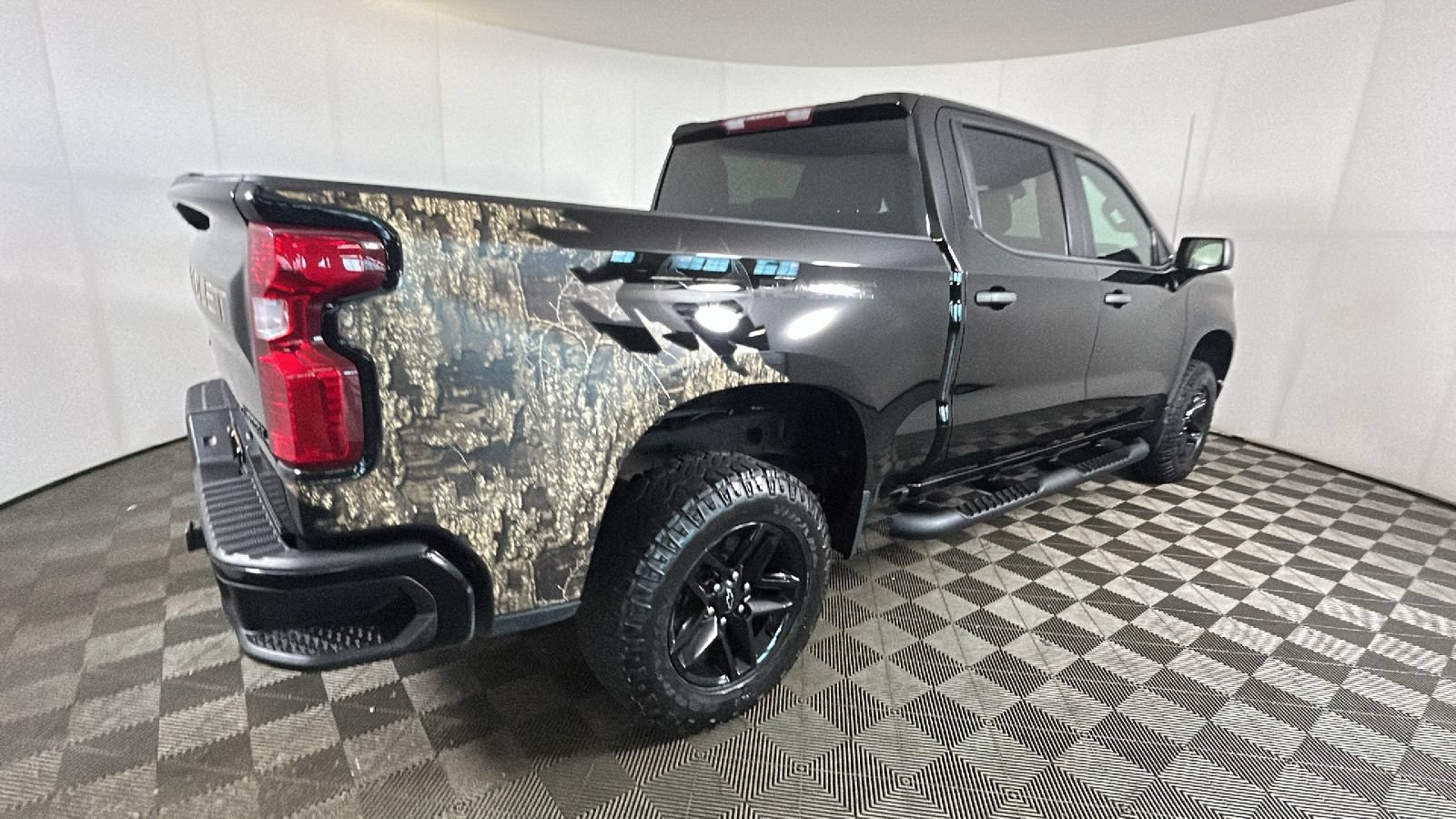 Used 2022 Chevrolet Silverado 1500 Custom Trail Boss w/ Realtree Special Edition AWD/4WD image 2