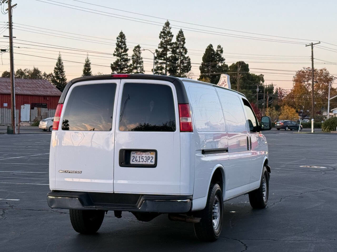 Used 2017 Chevrolet Express 2500 image 4