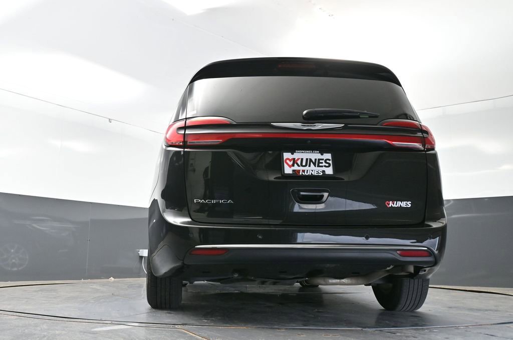 Used 2023 Chrysler Pacifica Touring-L FWD image 58