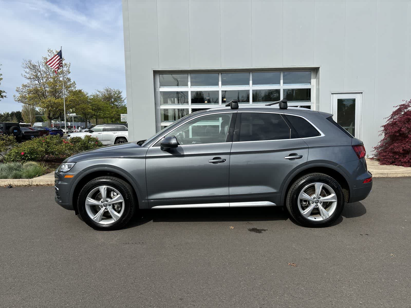 Used 2020 Audi Q5 Prestige w/ Prestige Package AWD/4WD image 2