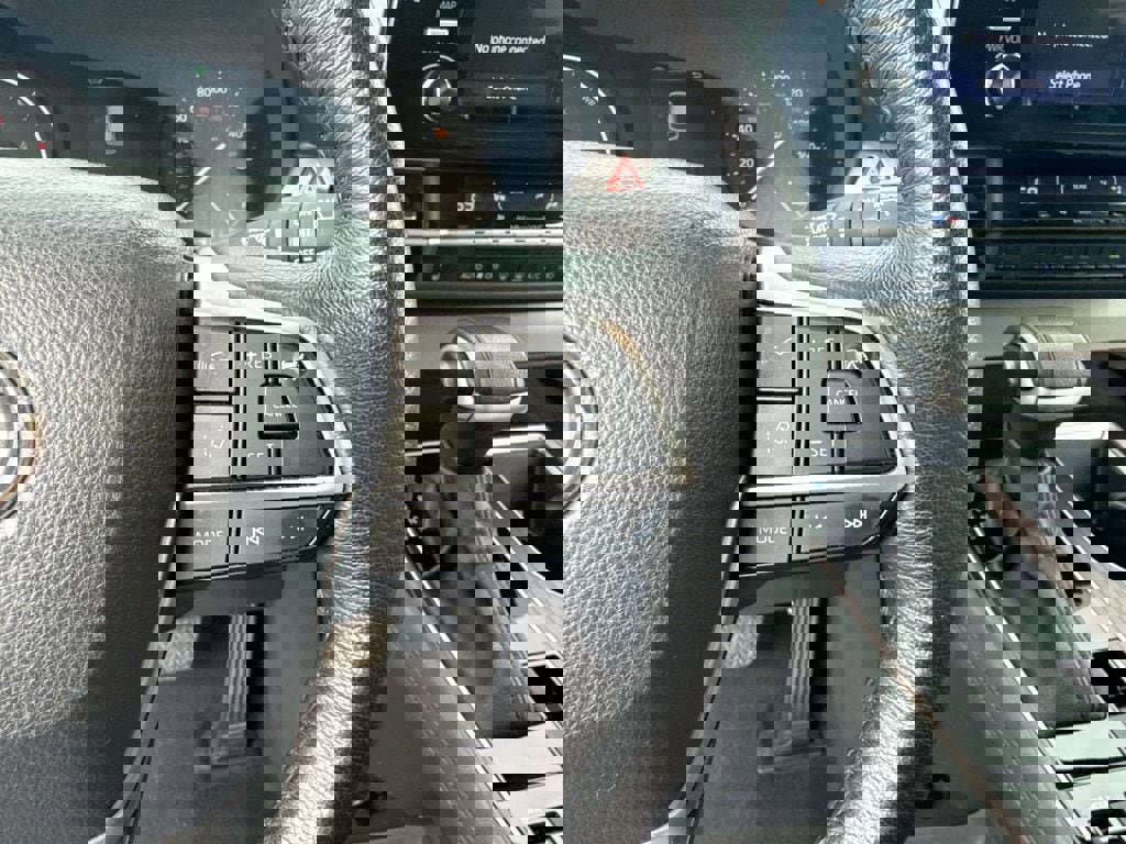 Used 2024 Toyota Sienna XLE image 9