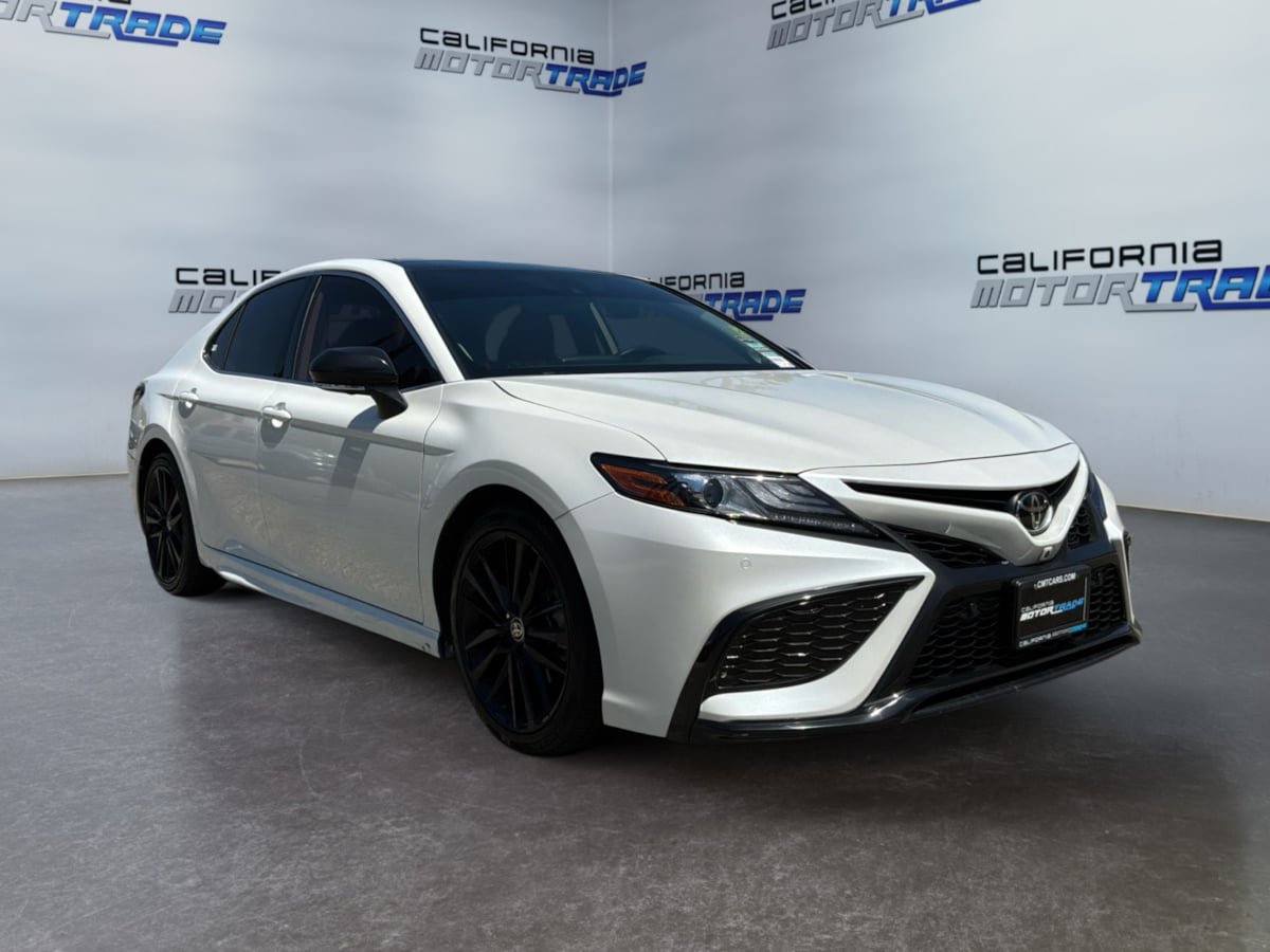Used 2024 Toyota Camry XSE w/ Driver Assist Package FWD image 3