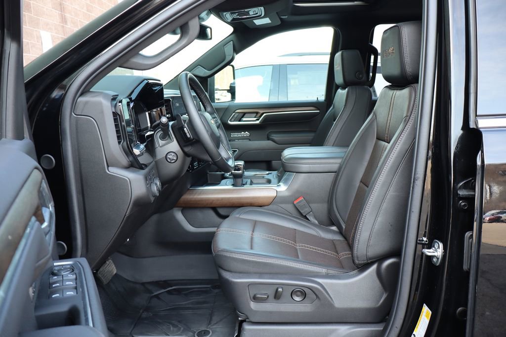 Used 2025 Chevrolet Silverado 1500 High Country w/ High Country Premium Package image 15
