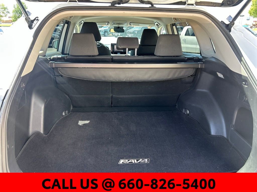 Used 2021 Toyota RAV4 XLE w/ Carpet Mat Package (TMS) AWD/4WD image 9