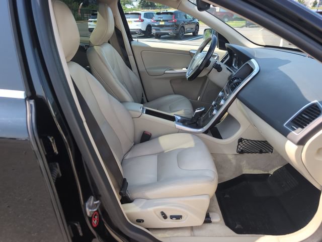 Used 2016 Volvo XC60 T5 Premier w/ Proximity Package AWD/4WD image 10