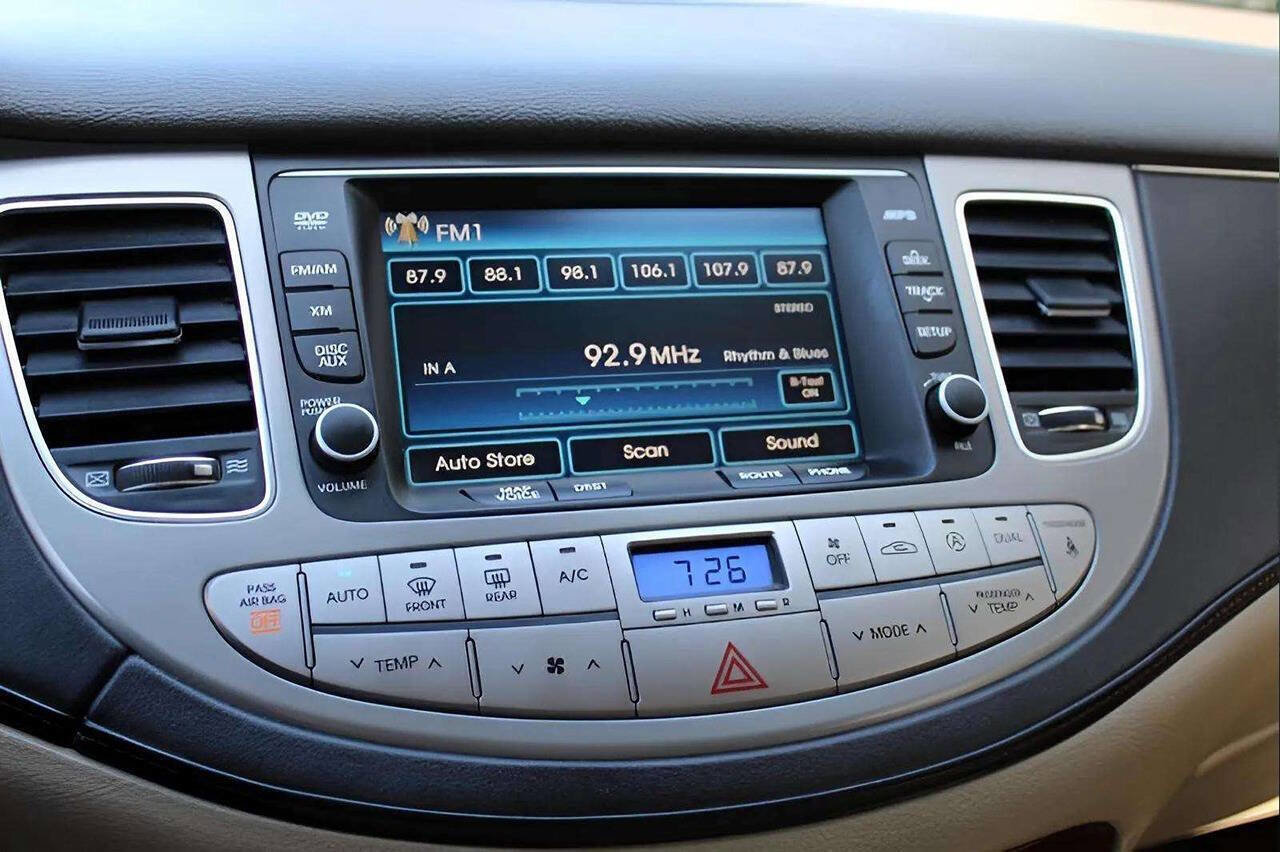 Used 2013 Hyundai Genesis 3.8 w/ Premium Pkg image 22