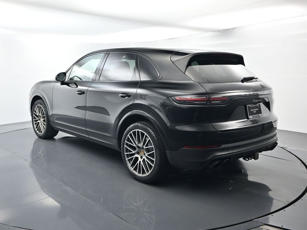 Certified 2023 Porsche Cayenne Platinum Edition image 3