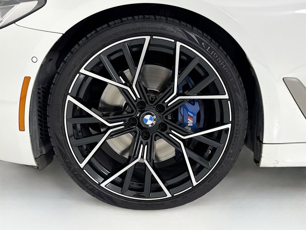 Used 2021 BMW M550i xDrive w/ Premium Package image 11