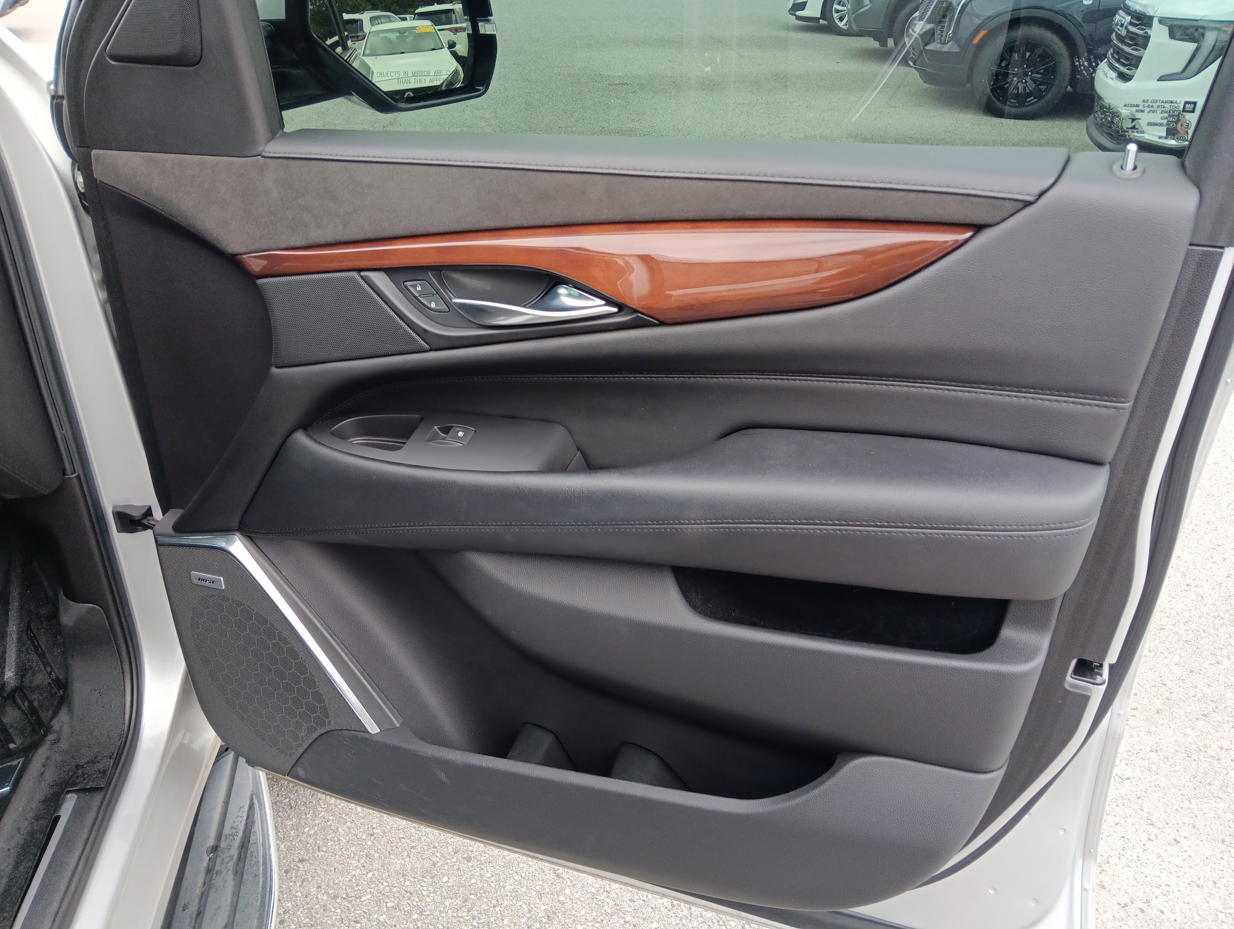 Used 2019 Cadillac Escalade Luxury AWD/4WD image 23