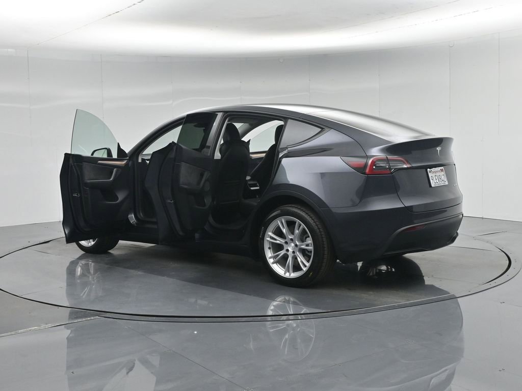 Used 2024 Tesla Model Y Long Range image 31