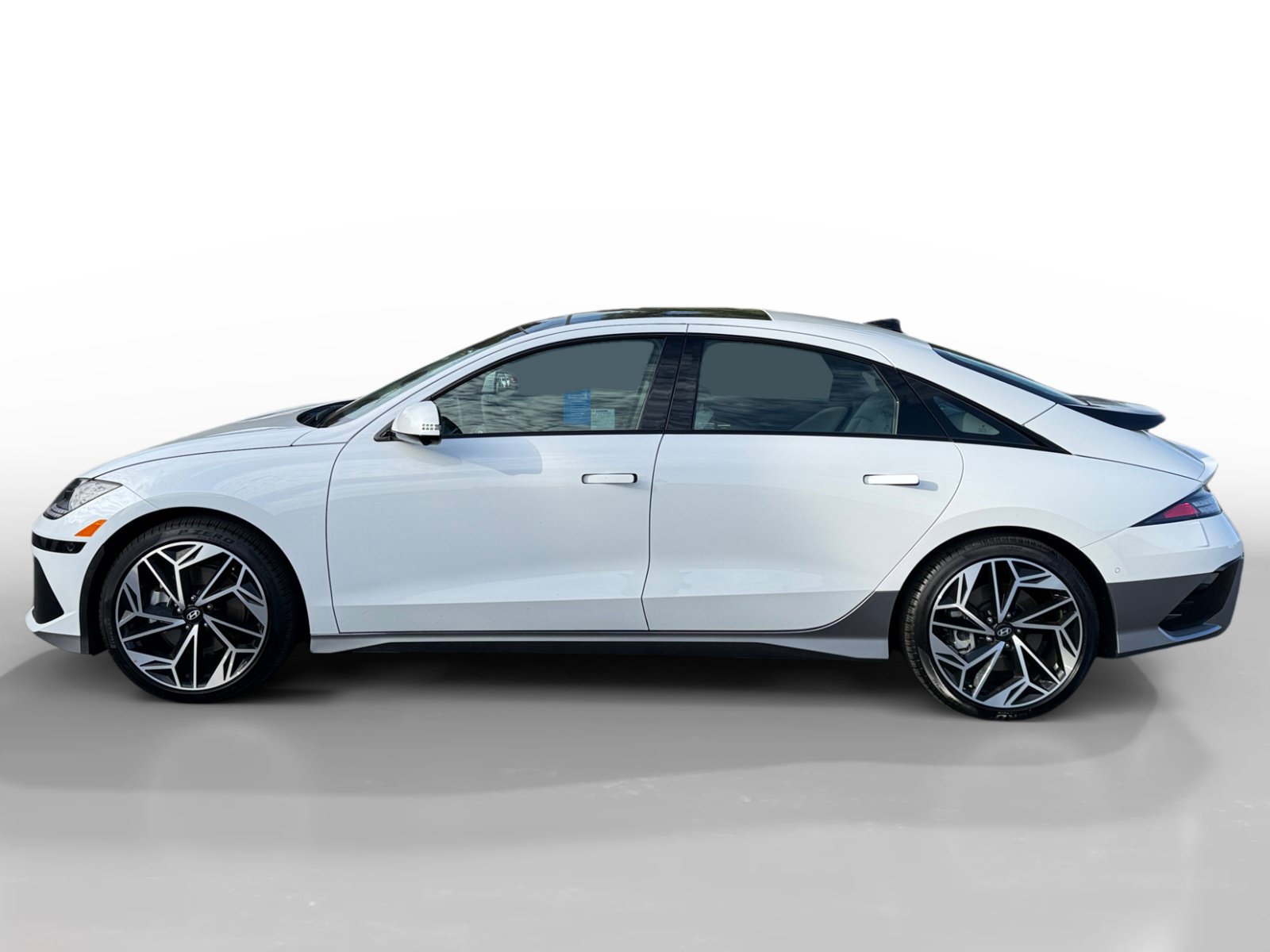 Used 2024 Hyundai Ioniq 6 Limited RWD image 2