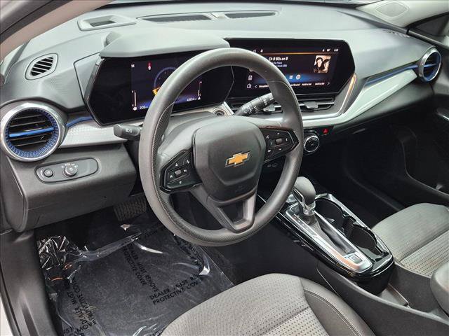 Used 2024 Chevrolet Trax LT FWD image 10