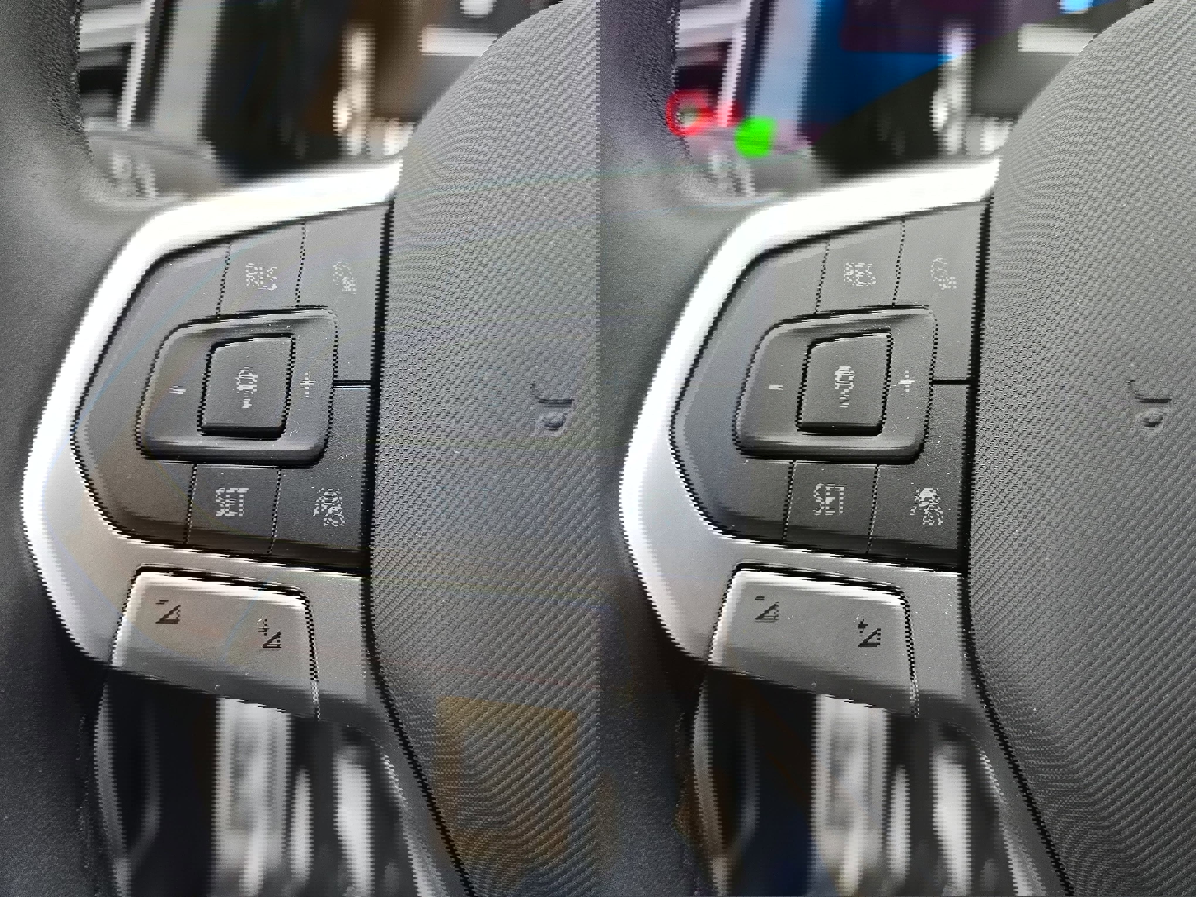 Certified 2025 Volkswagen Atlas SEL Premium R-Line image 18