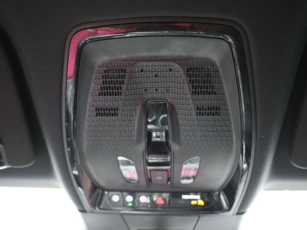 Used 2023 Cadillac Lyriq 2WD image 33