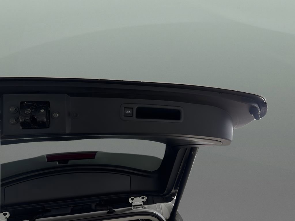 Used 2024 Toyota Highlander LE image 27