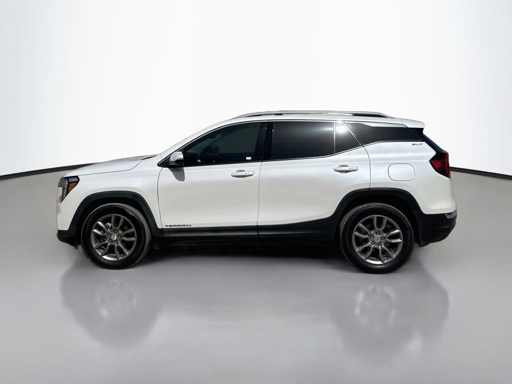 Used 2022 GMC Terrain SLT w/ Infotainment Package II FWD image 4