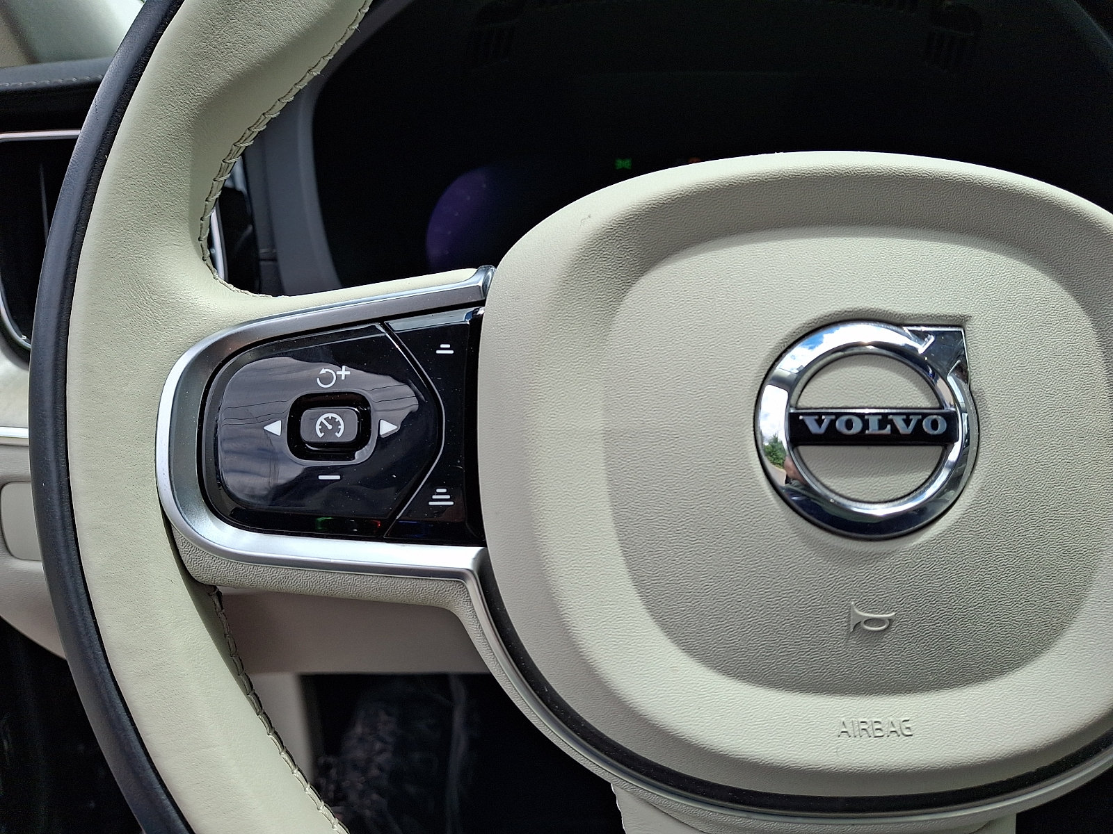 Certified 2023 Volvo XC60 B5 Ultimate w/ Climate Package AWD/4WD image 23