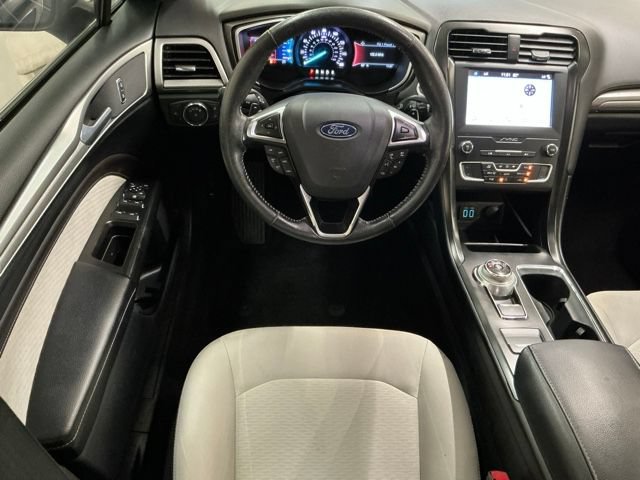 Used 2019 Ford Fusion SE w/ Equipment Group 151A FWD image 11