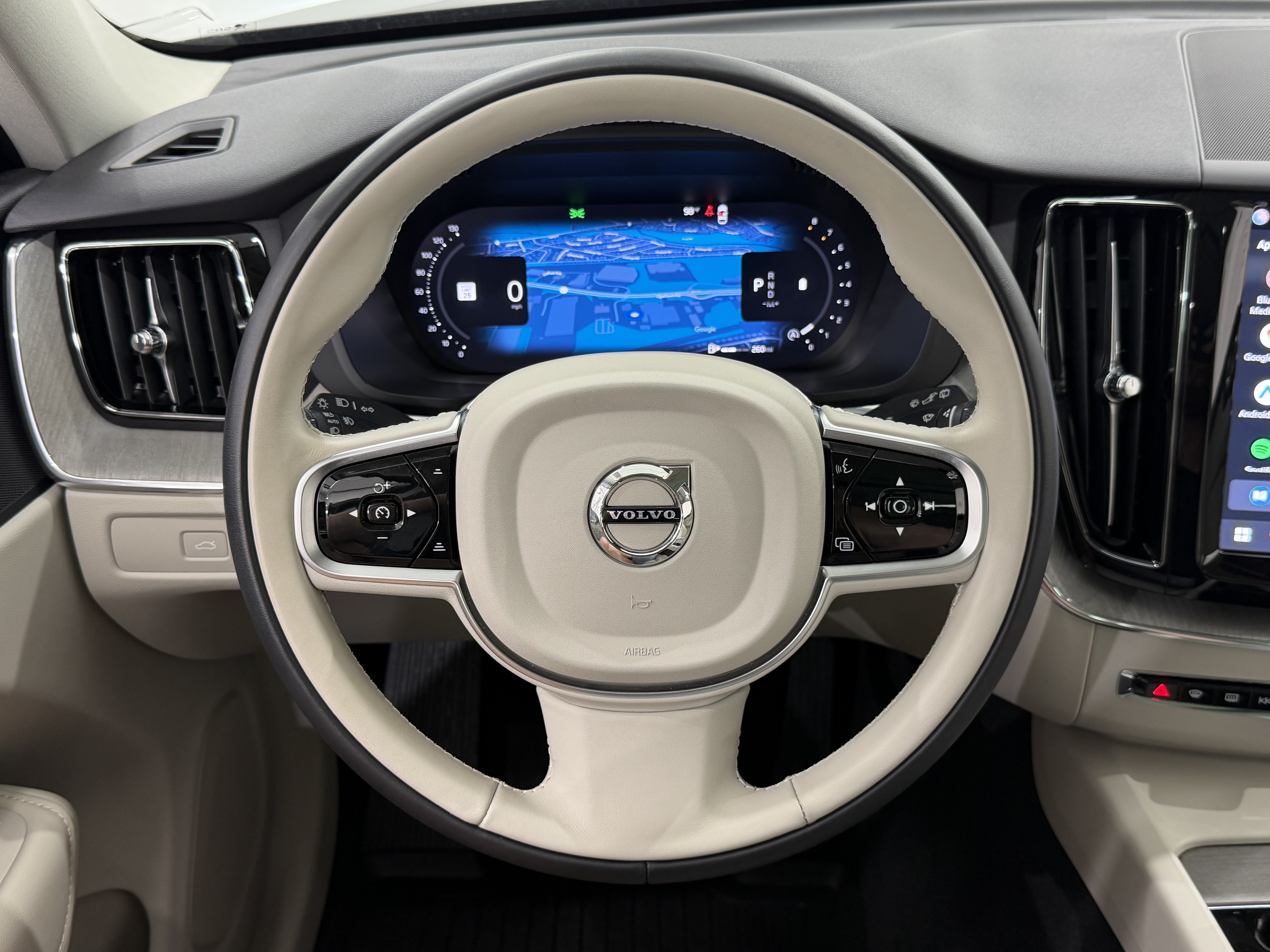 Used 2025 Volvo XC60 B5 Plus w/ Climate Package PRO AWD/4WD image 40