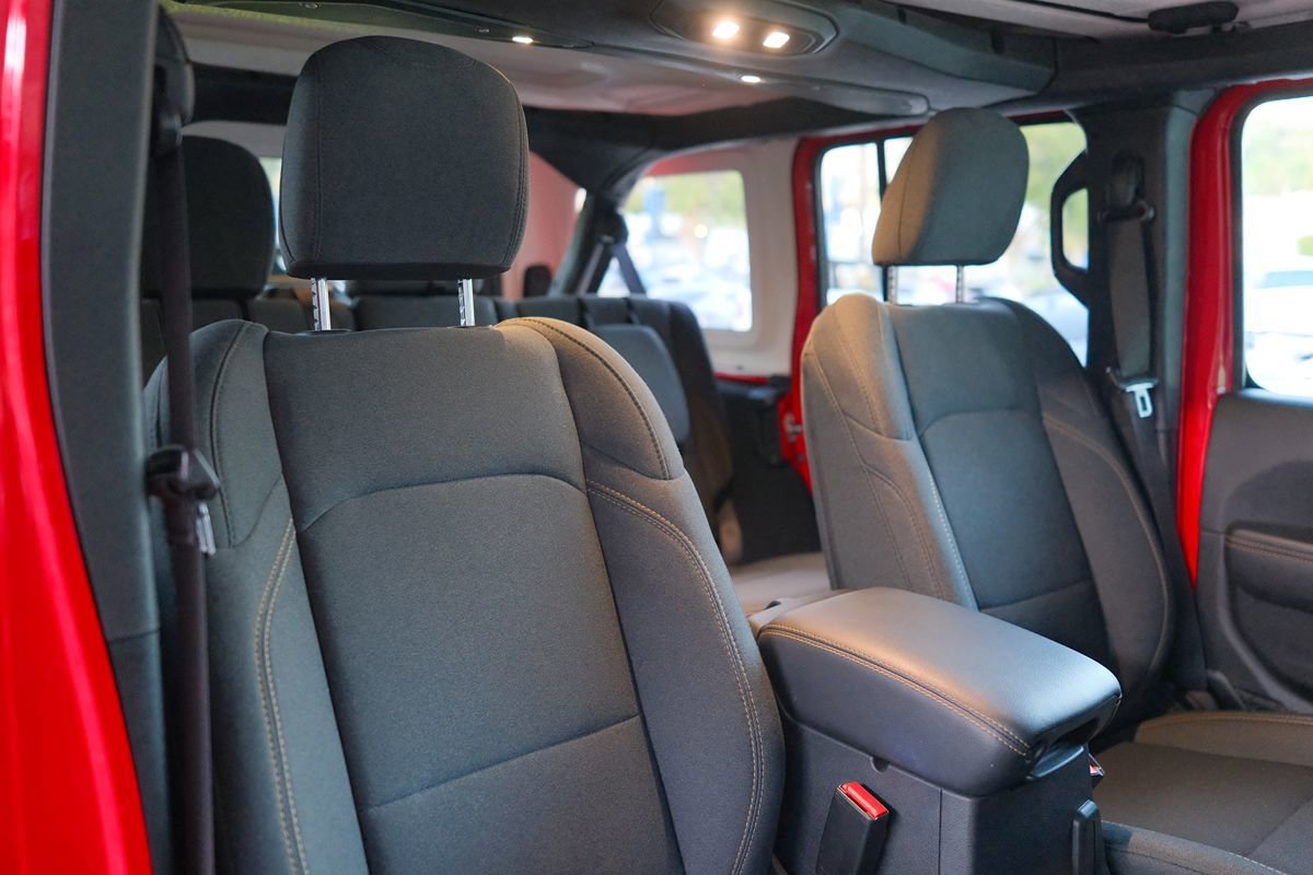 Used 2025 Jeep Wrangler Sahara w/ Safety Group image 28