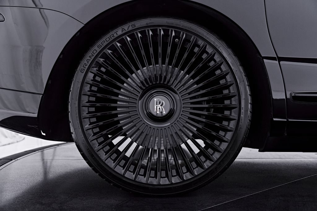 Used 2020 Rolls-Royce Cullinan AWD/4WD image 32