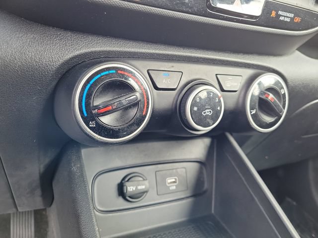 Used 2020 Hyundai Venue SE FWD image 31